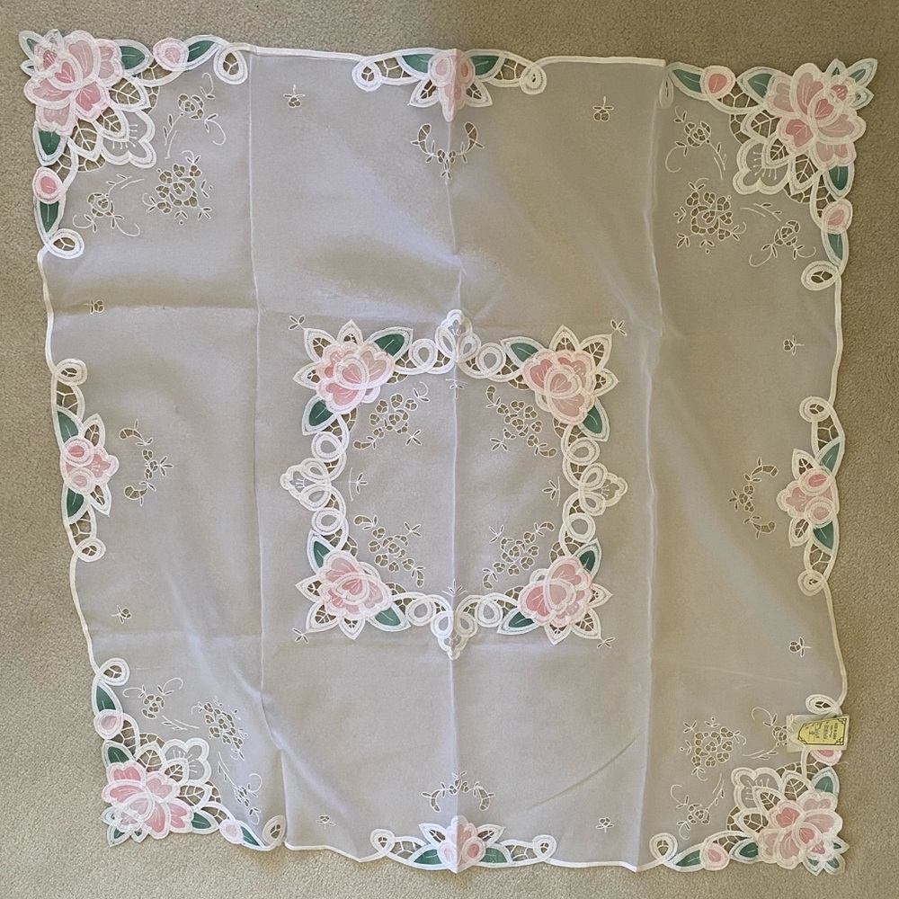 Accent table linen